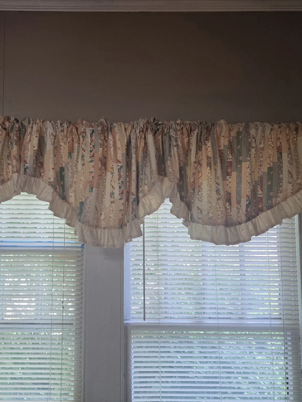Vintage 3 Pc. Window Valance in Cream and Pastel